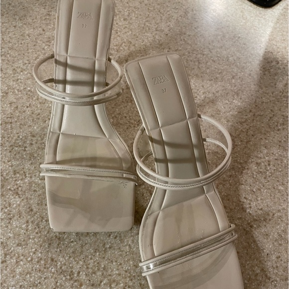 Zara, cream, wore two times. Too big for my narrow foot. Size 6 1/3-Euro 37. - Picture 8 of 10